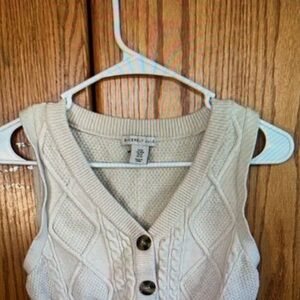Button swater vest